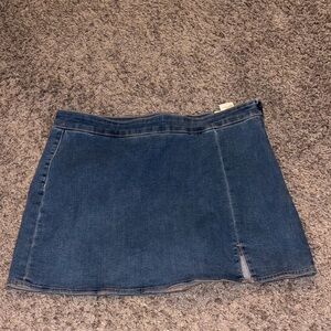 American Eagle Outfitters Dark Blue Denim Mini Skort with Front Notch